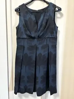 【美品】DAMA collection 花柄ワンピース ドレス　ノースリーブ