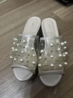 NICE CLAUP パール付きクリアサンダル 厚底のサムネイル