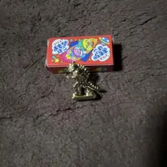 コリス フエラムネ 金メッキ おもちゃばこ 怪獣 フィギュア ゴールド