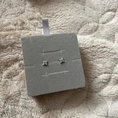 花型クリスタルピアス