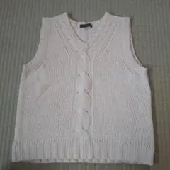 COMME CA ISM オフホワイト ケーブル編みアルパカ混ニットベスト Ｌ