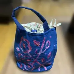 ハンドメイド　パッチワーク　ろうけつ染め　青色　トートバッグ