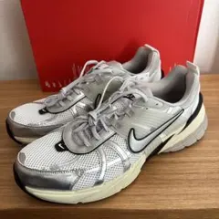 30cm　ナイキ　スニーカー　V2K ラン　HJ4497-100