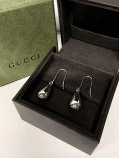 GUCCI シルバー ドロップ型ピアス