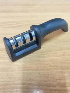 安全　ステンレス包丁研ぎ器　両刃用　左右兼用　送料込みのサムネイル