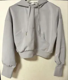 ［今年最後の限定価格］ノエラ Noela グレー フード　クロップドスウェット