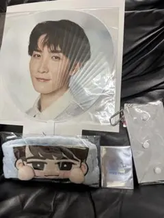 渡辺翔太うちわ・ヘアバンド(透明ポーチ)チケット風トレカの4点セット➕おまけつき