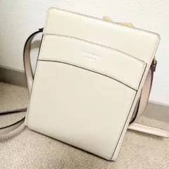 & chouette アンドシュエット 縦型スクエアショルダーバッグ
