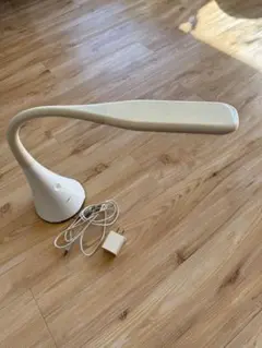 ホワイトデスクライト フレキシブルアーム