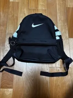 Nike ブラックリュック　キッズ