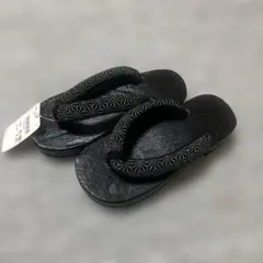 キッズ 黒 ブラック 木製 下駄 17.5センチから18.5センチ 未使用