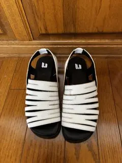 t.b レディース ストラップサンダル ホワイト　23.5のサムネイル