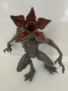 ストレンジャー・シングス 未知の世界」「デモゴルゴン」のフィギュアです。