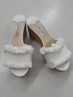 JIMMY CHOO フリンジ付きホワイトミュール サンダル