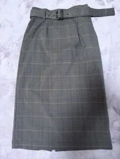 超美品ワールド製　後ろゴム　チェック柄 タイトスカート ベルト付ひざ丈 Lサイズ