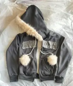 フード付きパーカー グレー