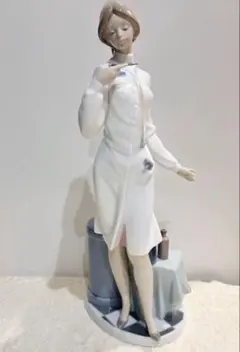 【美品】リヤドロ LLADRO 5197「女医」フィギュリン 陶器 医師 白衣