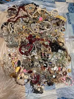 ジャンク アクセサリー まとめ売り 3.7kg以上 - メルカリ
