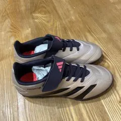 アディダス　サッカートレーニングシューズ　シルバー　21.5センチ