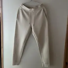 ユニクロ　白ジョガーパンツ