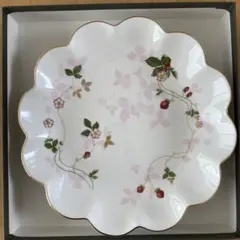 【お値下げ】 ワイルドストロベリー プレート4枚 新品】ウェッジウッド ワイルドストロベリープレート 4枚