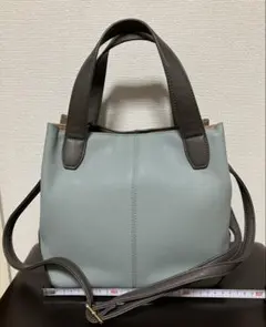 ライトブルーとグレーのショルダーバッグ