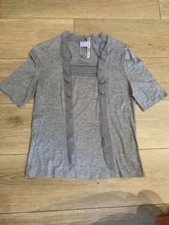 ポールスチュアート　フリル付きグレーTシャツ サイズ6のサムネイル