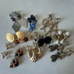 多様なデザインのイヤリングセット　揺れるタイプ