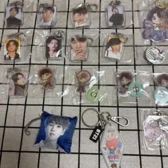 BTS キーホルダー・バッジ・アクスタセット