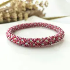 ハンドメイド　ビーズクロッシェブレスレット　いちごミント