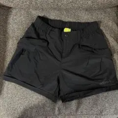 アディダス　adidas ブラックショートパンツMのサムネイル