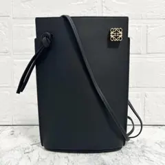 LOEWE ダイスポケット ブラック シンプルながらもエレガントなデザインが特徴のLOEWE ペダルダイス