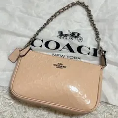 美品✨コーチ　アクセサリーポーチ　エンボス　型押し　チェーンバッグ　ピンク