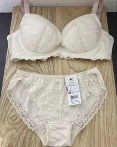 新品　ワコール　LUCEST 豪華レース　ブラ＆ショーツ　アイボリー♡F65/Mのサムネイル