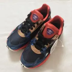 アディダススニーカー ファルコン CG6632