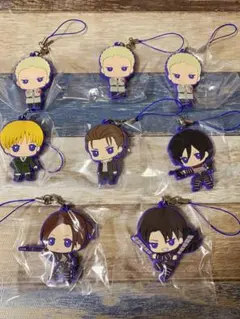 進撃の巨人　カプセルラバーマスコット　新品　8個セット　ガチャ　リヴァイ　エレン