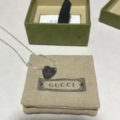 GUCCI シルバー ハート型ネックレス