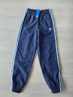 新品タグ付】adidas トラックパンツ XL IT2501 - メルカリ