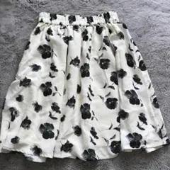 【美品】マジェスティックレゴン　花柄スカート