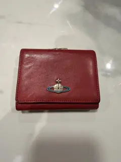 レッド三つ折り財布 ロゴ付き