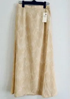 新品Earth Music & Ecology アート柄セミフレアスカート