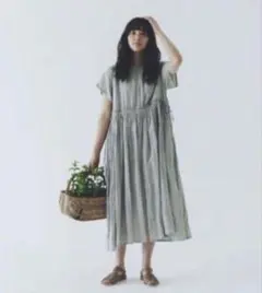 美品】nestrobe ネストローブ ギャザーワンピース 小花柄 - メルカリ
