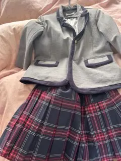 グレーとネイビーのジャケットとスカートとストラップシャツ3点セット