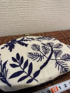 刺繍の素敵なポーチ 刺繍　手縫い