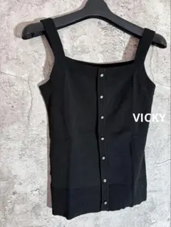 VICKY ニット タンクトップ キャミソール ビジューボタン きれいめ 上品のサムネイル