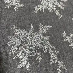グレー花柄生地 約110cm幅×100cmはぎれ