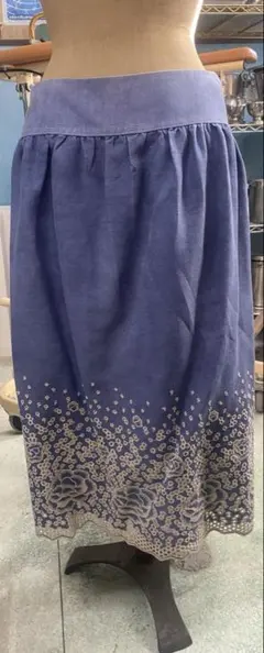 【美品】HIROKO KOSHINO フレアスカート 膝下　ブルー　花　レースのサムネイル