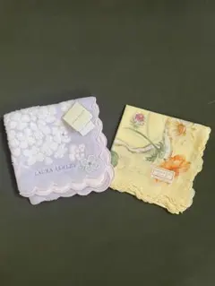 LAURA ASHLEYタオルハンカチ&NINA RICCI ハンカチ2枚セットのサムネイル