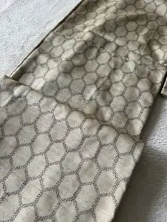 紬着物　正絹　未使用　亀甲柄　上品　ベージュ系　リメイクOK kimono