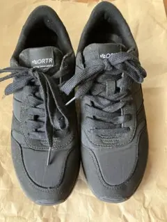 ORTR ブラックスニーカー　24cmのサムネイル
